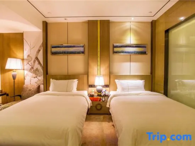 巴东东圣九州国际大酒店外景图