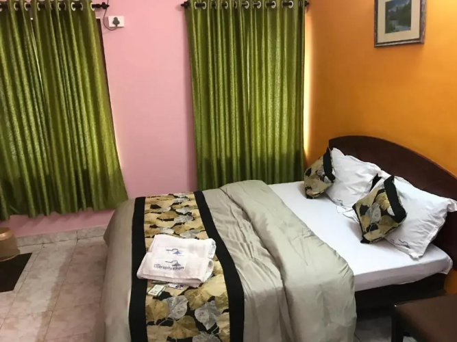 Indraprastham Houseboats
