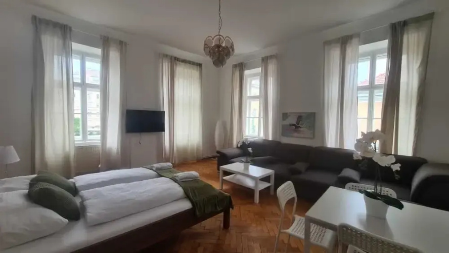 Chic 3BR Belvedere Apartment