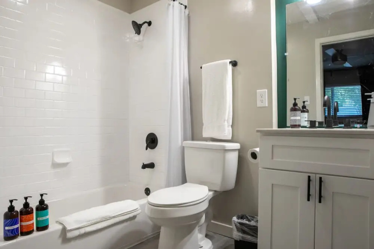 WanderJaunt Gilmore 1BR Clarksville