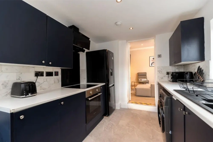 4 Bedrooms Apartment