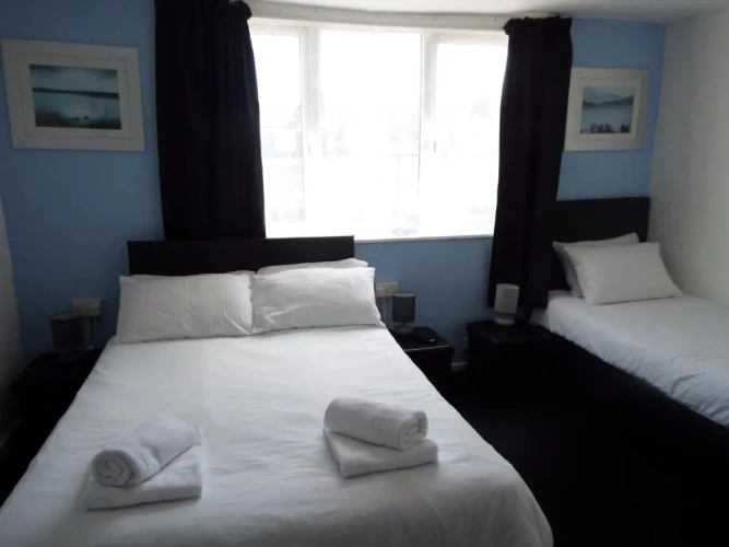 Standard Triple room