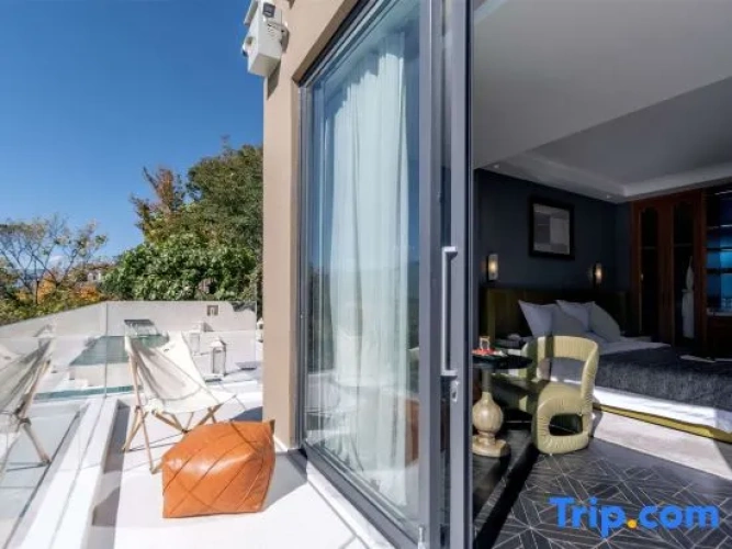 2 Bedrooms Family Suite with sea view