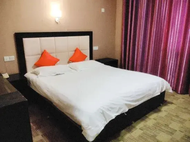 Sunshine Holiday Hotel