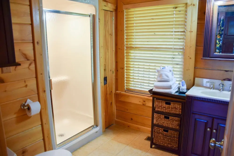 PAPA BEAR'S DEN - 5 Br Cabin