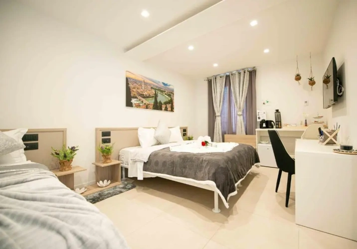 Standard Triple room