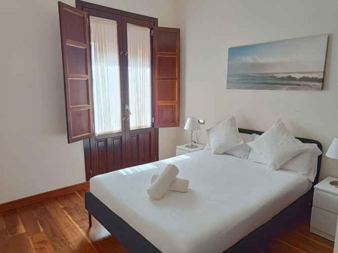 APARTAMENTOS DELUXE PALACIO DE LOS JERÓNIMOS free parking