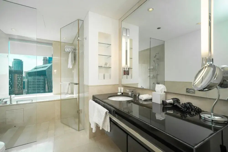 Luton Vacation Homes - Address Marina