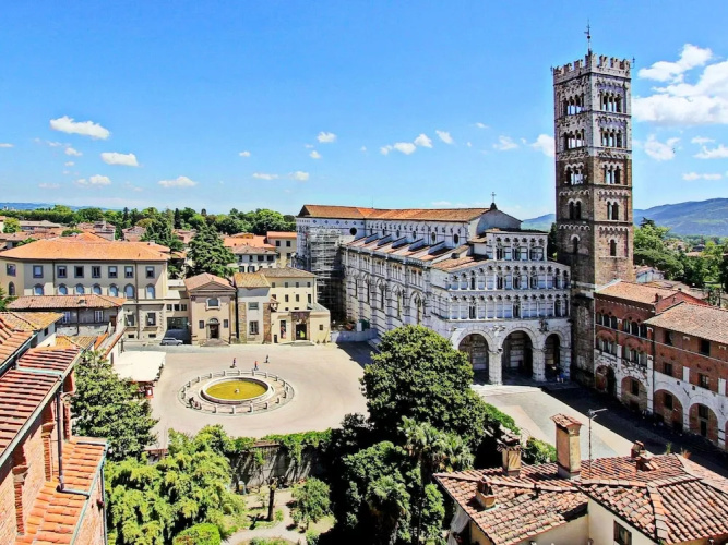 Apartment in Lucca Near Piazza Napoleone