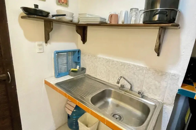 Downtown Studio for 3 w Kitchen
