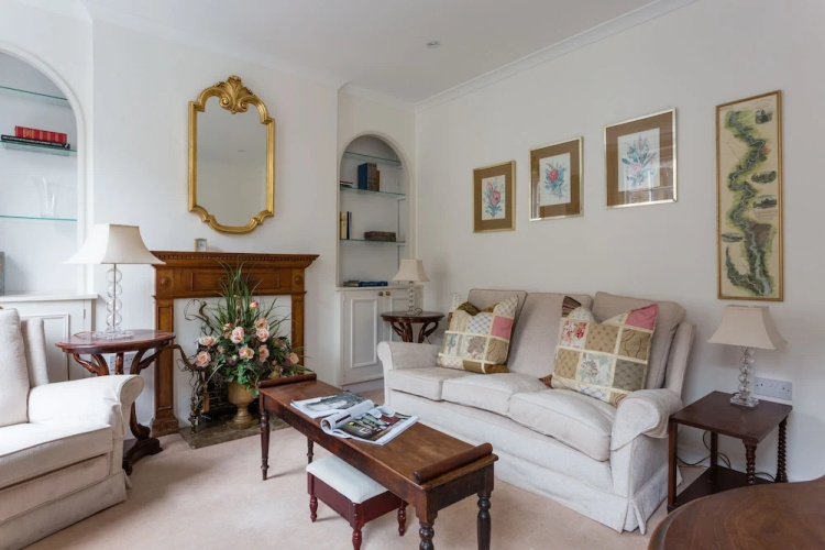 Traditional 2BR Flat in Marylebone