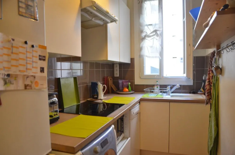 Bright Montmartre 1 Bedroom Flat - Image 12