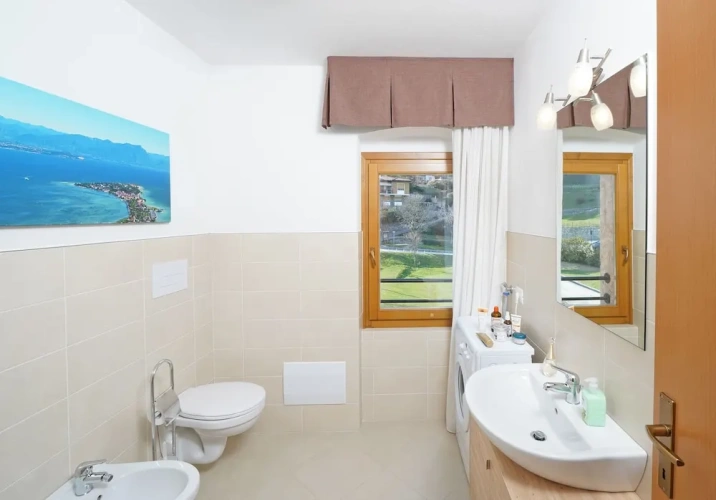 Family Apartment with balcony and with lake view