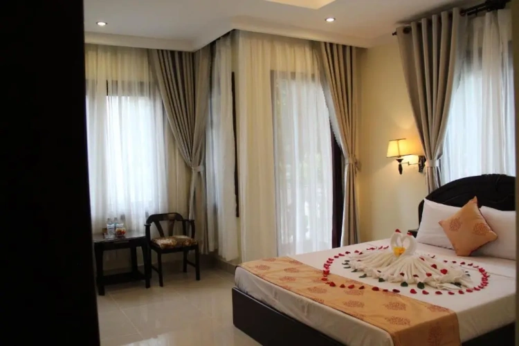 Standard Quadruple room with pool view