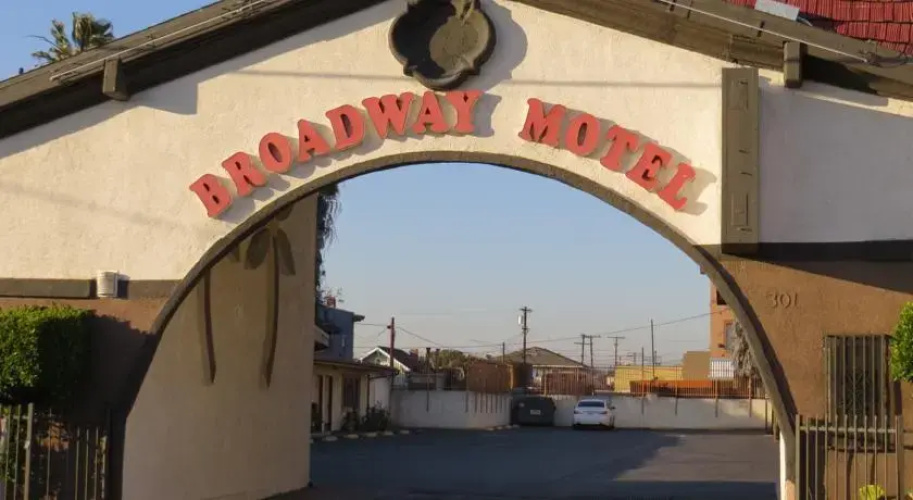 Broadway Motel