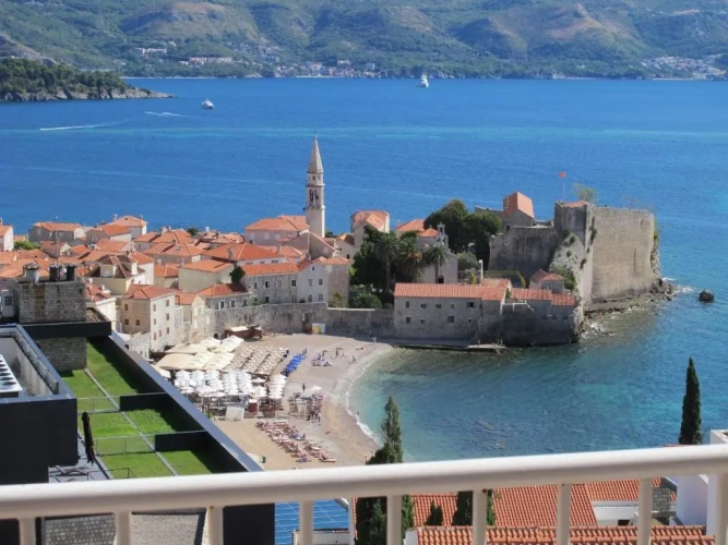 1 Bedroom Family Apartment with sea view