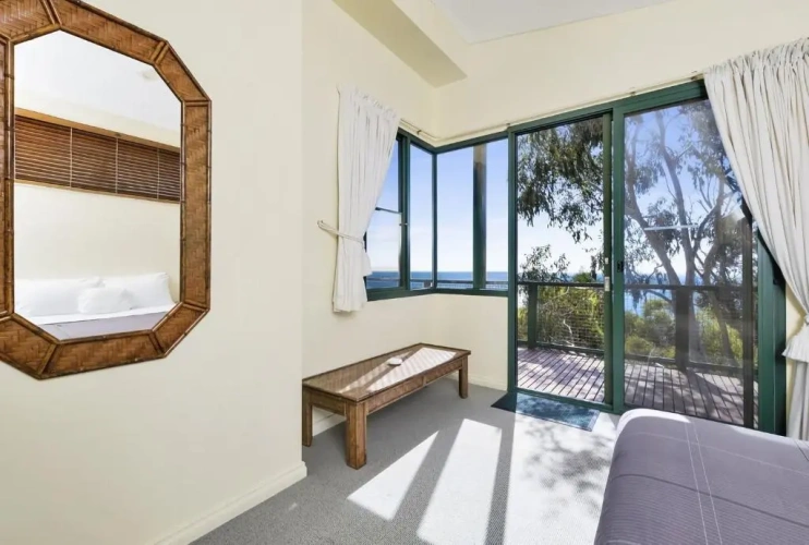 4 Bedrooms Cottage