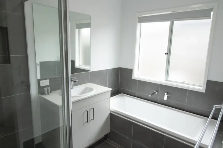 Spacious 4-bed House in Leafy Plainland