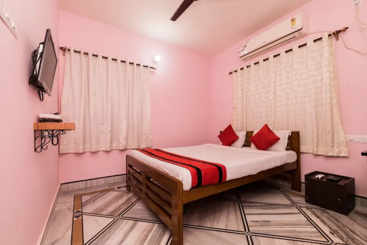 OYO 9000 The Syncretic Guest House
