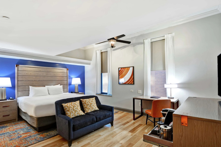 The Cincinnatian Hotel Curio Collection by Hilton