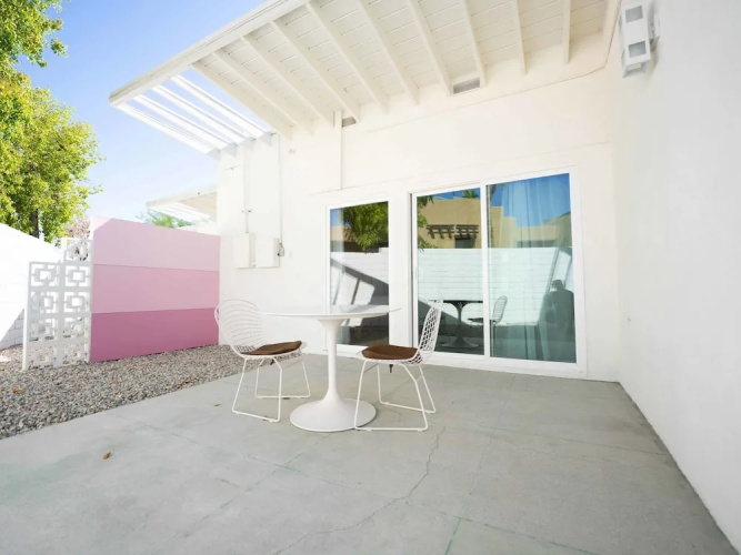 Deluxe Room, 1 King Bed, Kitchen, Pool View