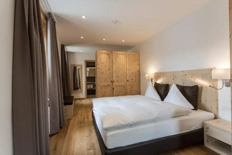 Classic Double room with balcony and with mountain view