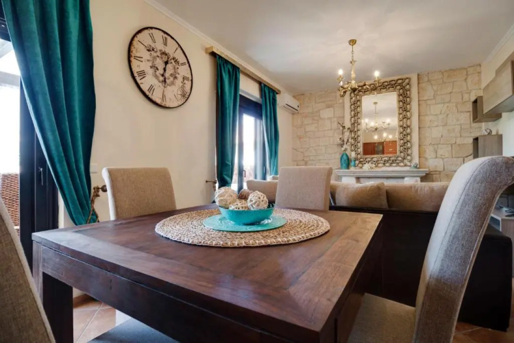 Luxury 2br apartment 50m from beach