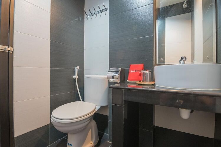 RedDoorz Premium near Harbour Bay Mall Batam 2Over view