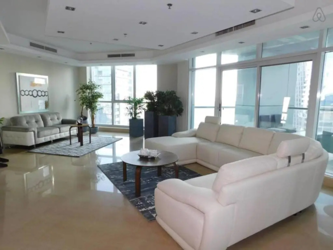 Luton Vacation Homes - The Marina Torch