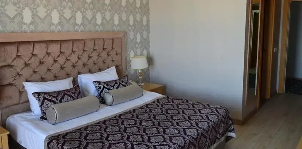 Standard Triple room with land view