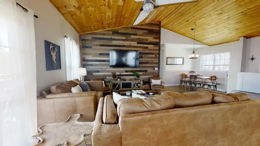 Above The Cove 3 Bedroom Home by RedAwning