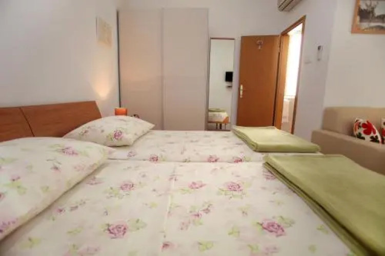 Room Mira