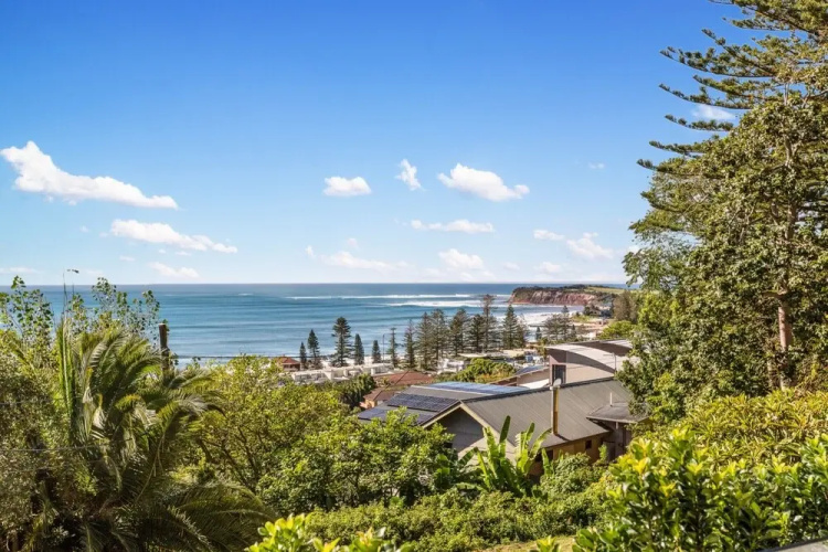 Ocean Views, Deck and Parking at Beach Apartment