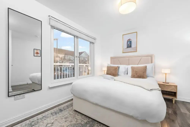 Urban Elegance 5-Bed Glasgow Home