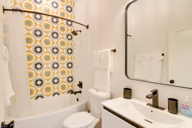2 Bedrooms Apartment