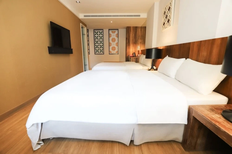 Deluxe Quadruple room with balcony