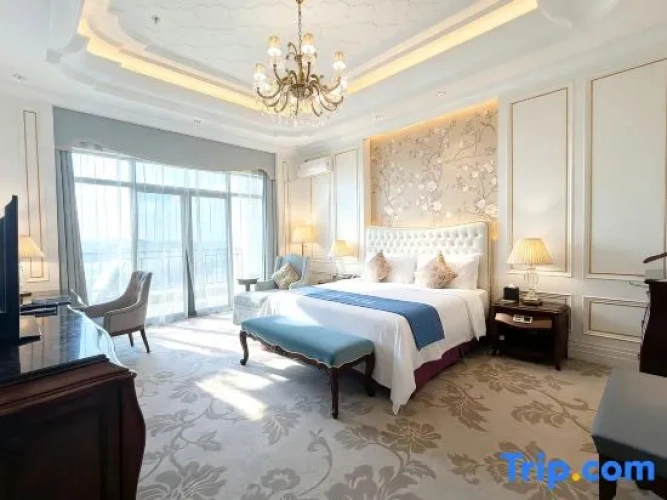 Deluxe Suite with balcony
