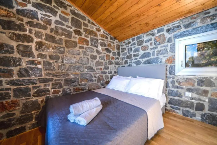 TerraZeus - Stone House Beachfront 3