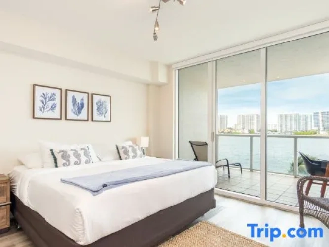 Marina Bay 406