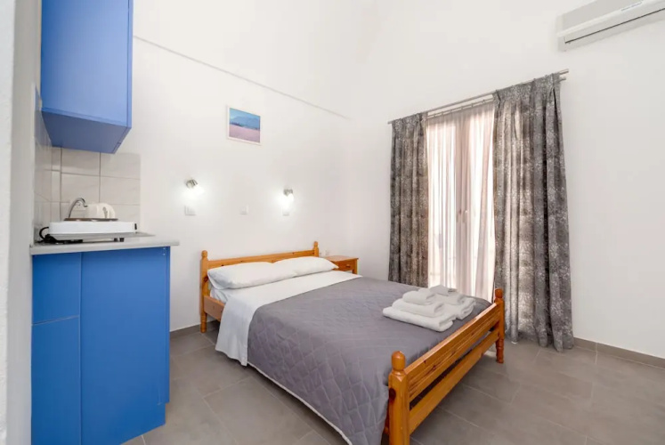 Andreas Studio Perissa in Santorini