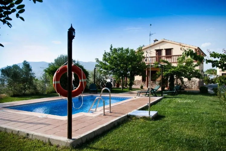 4 Bedrooms Cottage