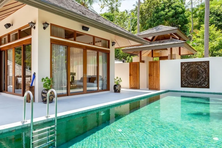 4 Bedrooms Luxury Villa