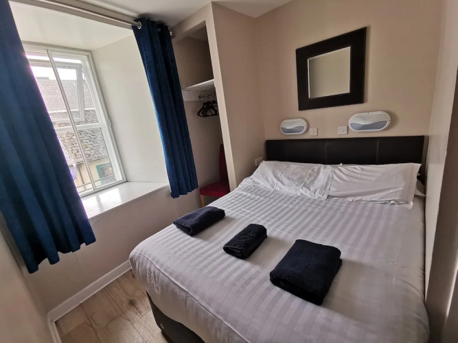 Snoozles Hostel