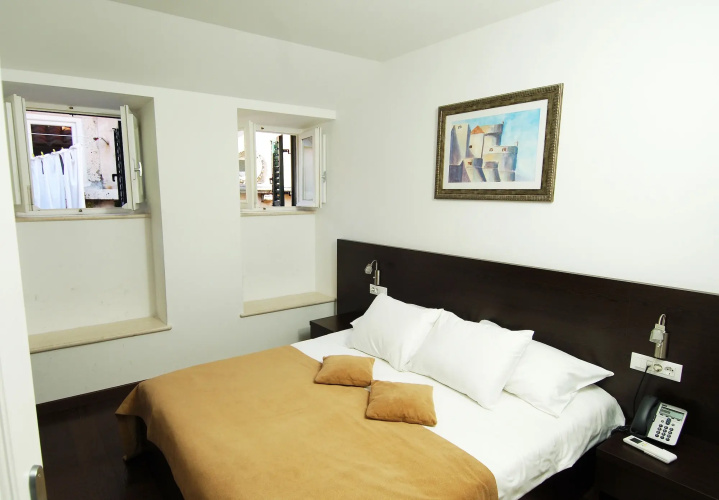Celenga Apartments with free offsite parking
