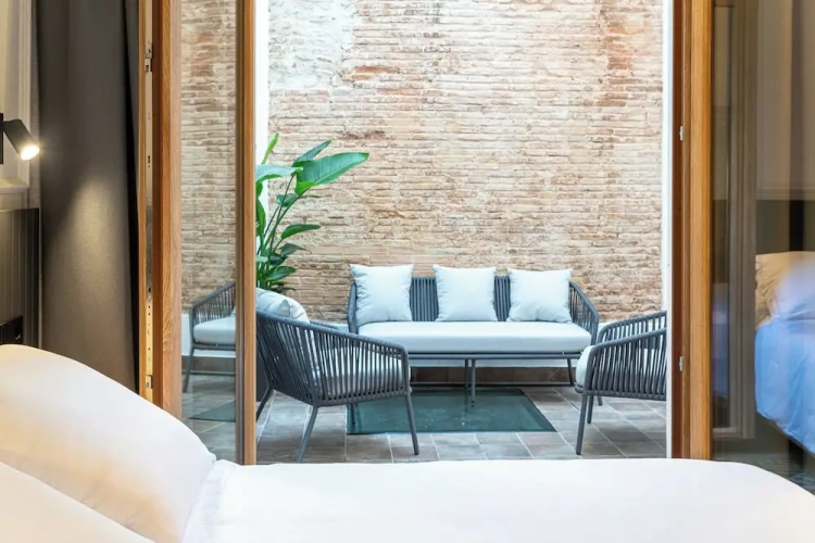 Deluxe Double room with courtyard view