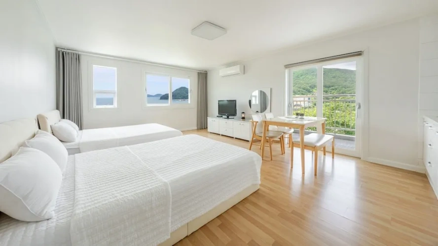 1 Bedroom Standard room with balcony and with ocean view
