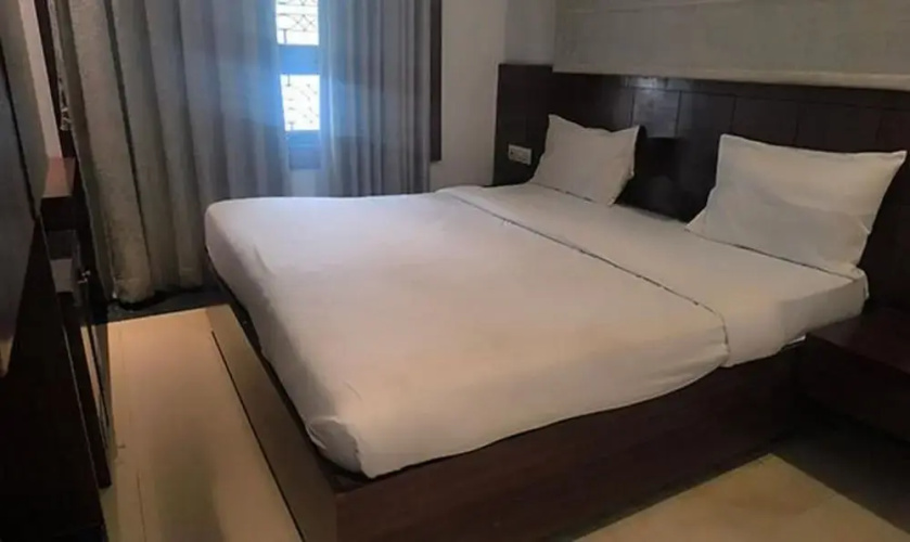 Fabhotel Azure I