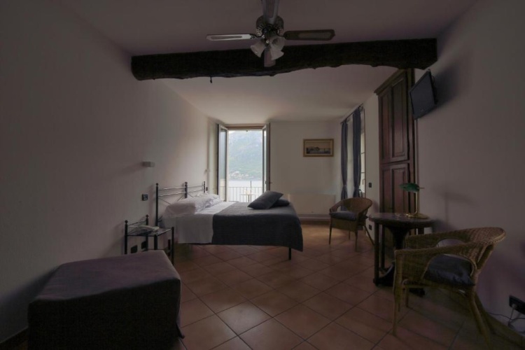 Superior Double room with balcony and with partial view