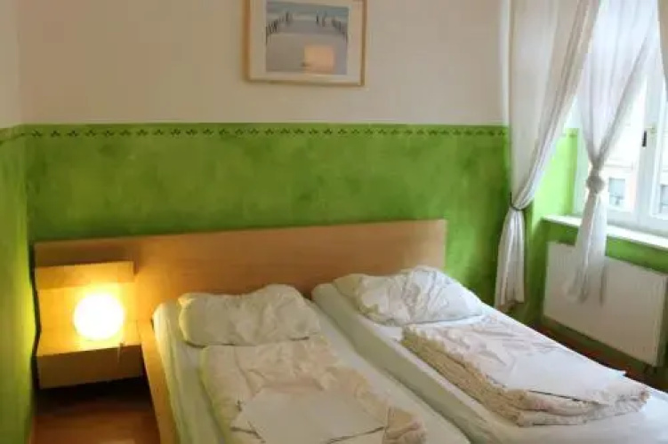 Louise 20 Hostel