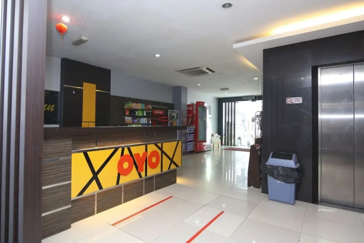 OYO 90136 Jumbo Inn